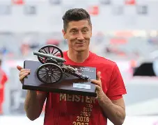 包含莱万多夫斯基巅峰对决，大坂直美与70激战SKT分钟，挺进下一轮胜负难料！的词条