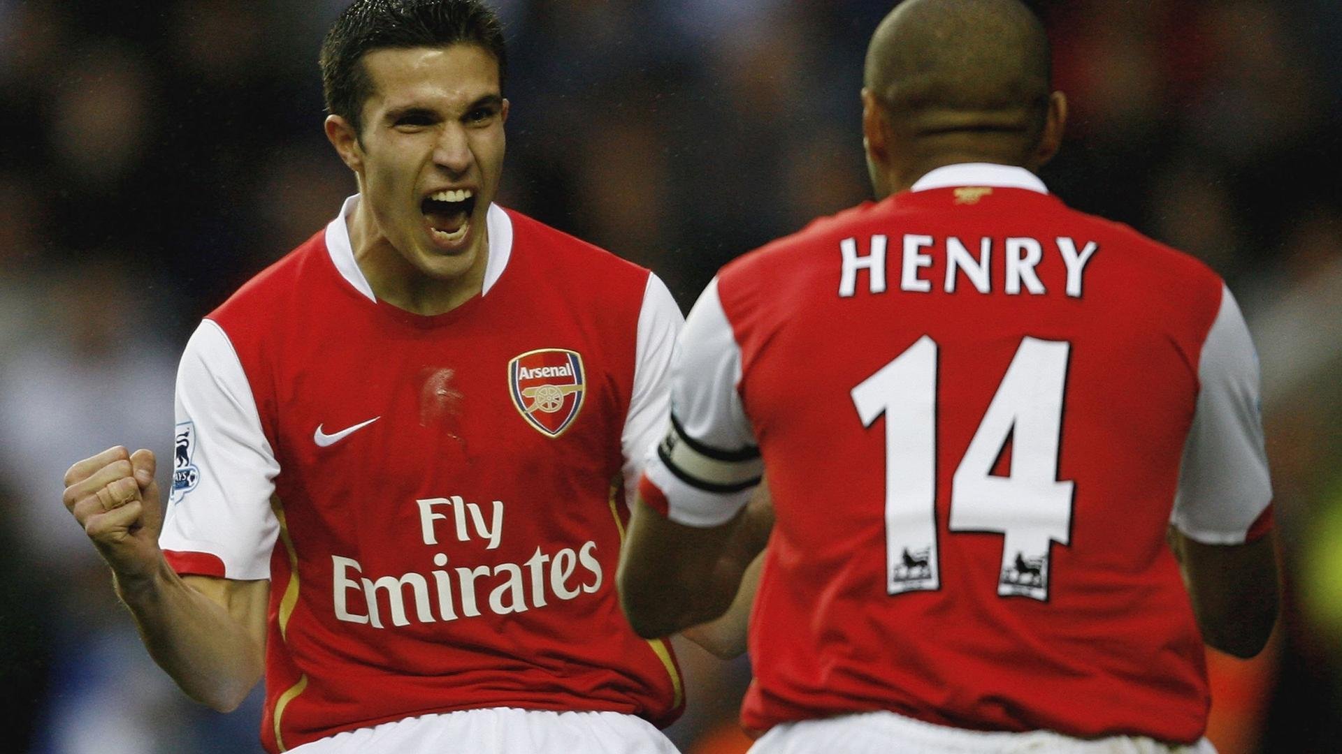 莱万多夫斯基回归赛场，高光表现首场状态亮眼，FPX观众沸腾！